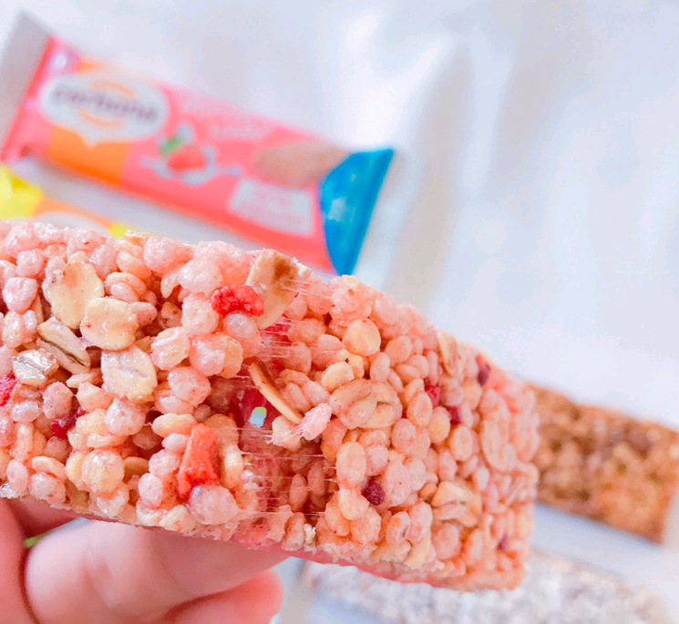 欧洲进口cerbona能量棒 草莓酸奶健身低热蛋白棒 杂粮低卡代餐棒