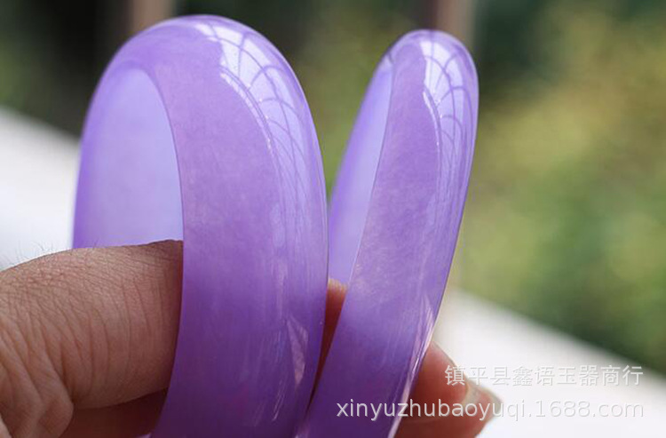 批发石英岩玉镯 紫罗兰种a货手镯 淡紫色玉石镯子
