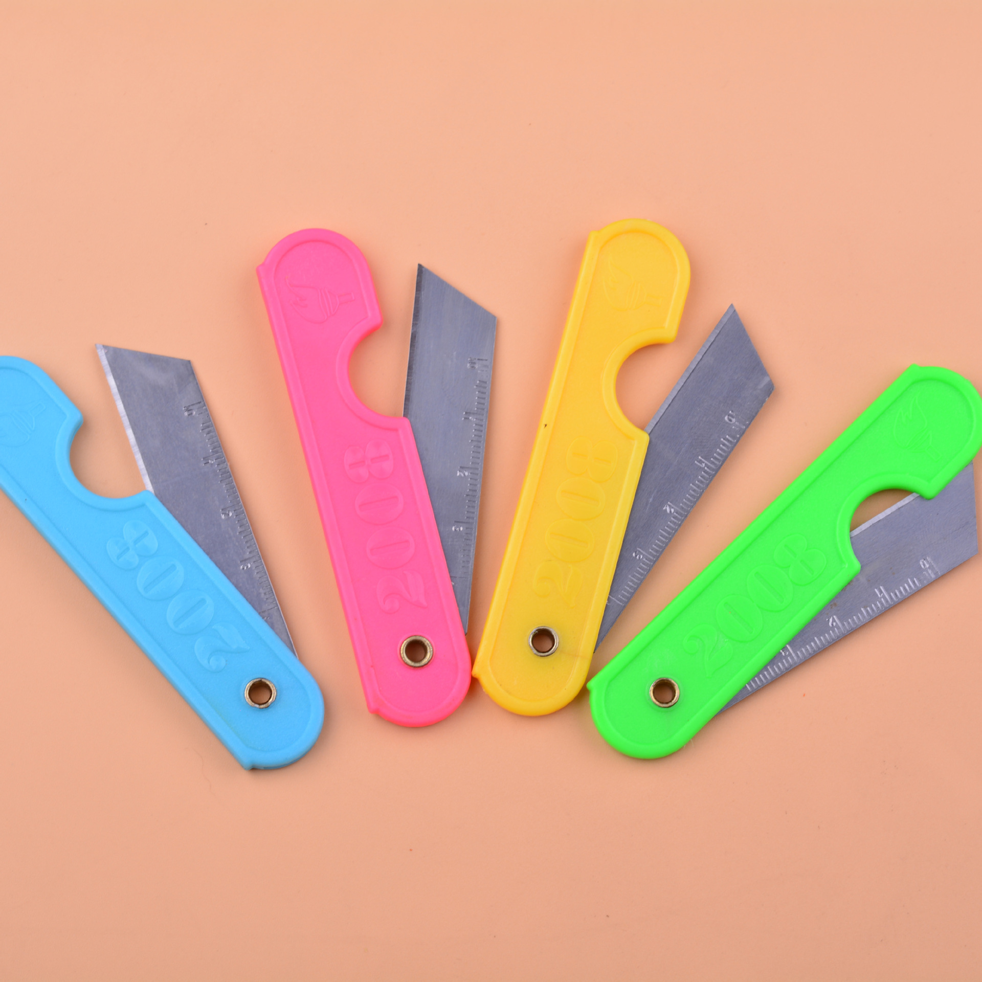 厂家直销大号折叠小刀 削笔刀 学生手工刀 幼儿园美工刀彩盒装