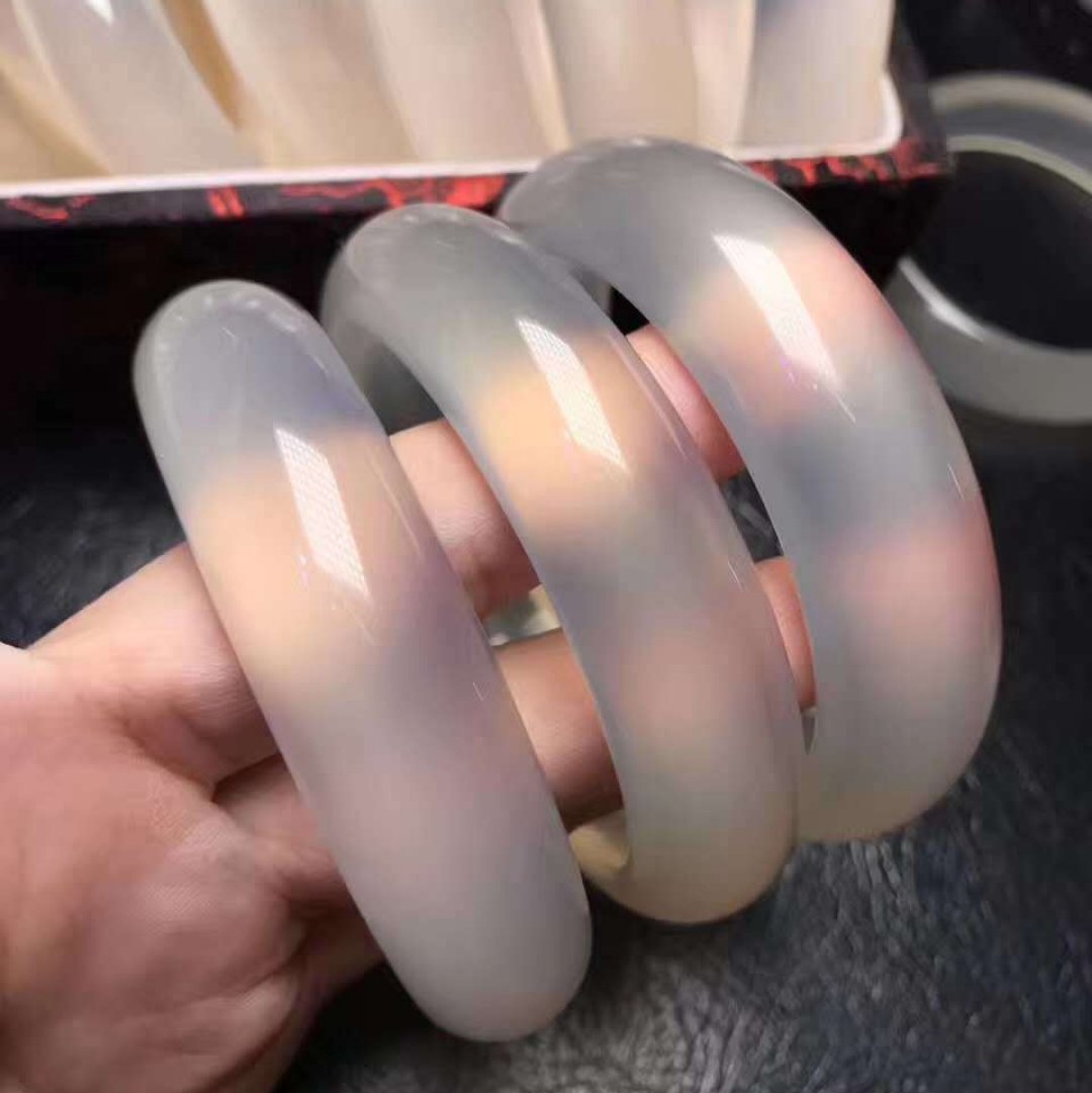 精品阿富汗玉a货高冰玻璃种白玉手镯 冰透荧光阿富汗玉手镯批发