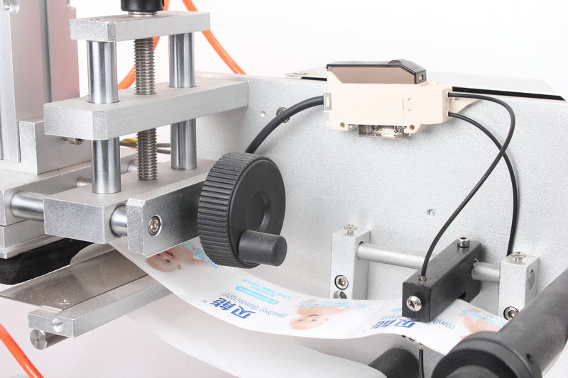 帅发半自动平面贴标机 条码打印贴标机平面贴标签机 贴标签机