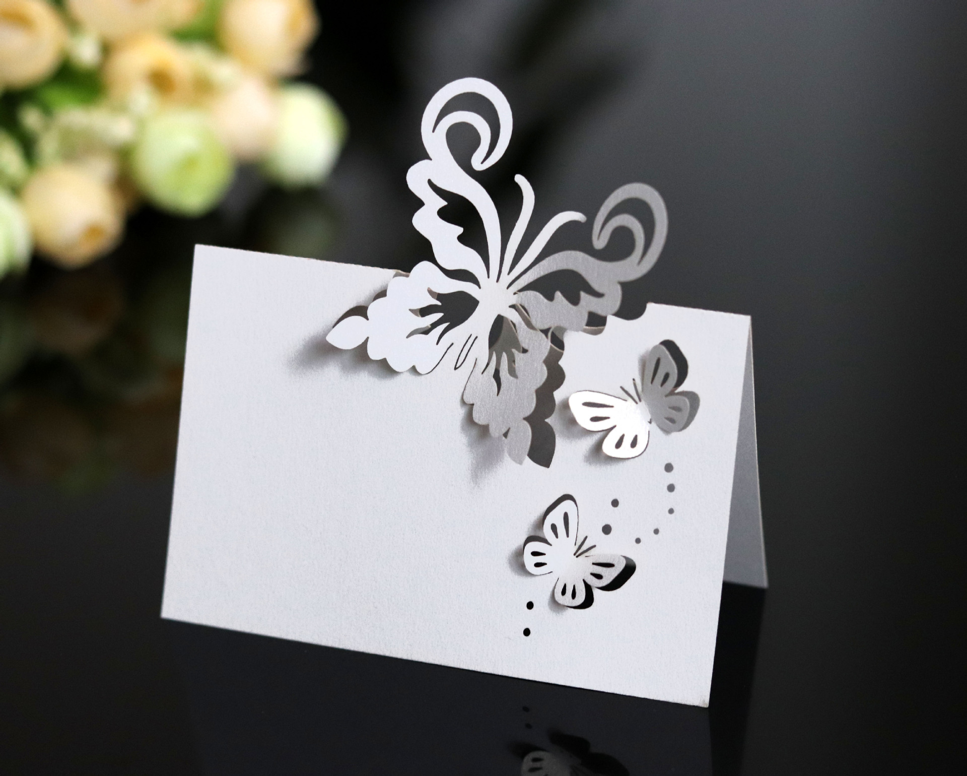 亚马逊 立体蝴蝶花席位卡 激光镂空卡片 英文姓名签到台 欧式桌卡