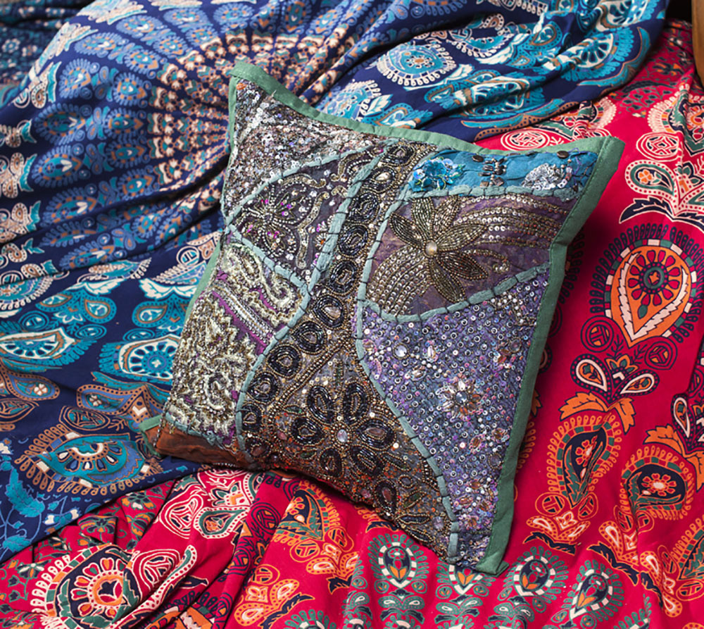 印度尼泊尔手工钉珠老刺绣亮片靠垫沙发抱枕套东南亚家居装饰裱画