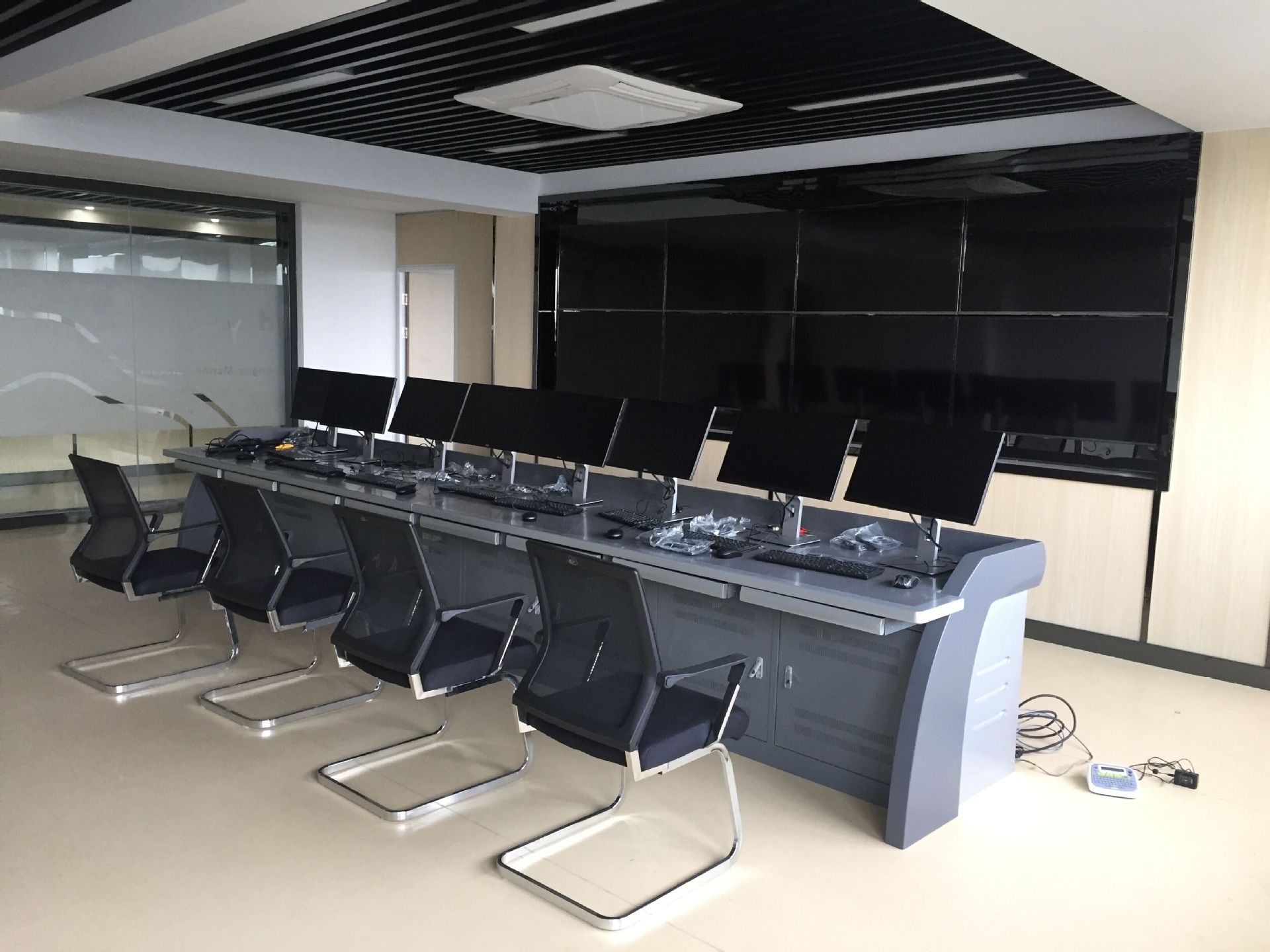 工业专业监控操作台集成机柜办公家具办公桌控制指挥台电视墙