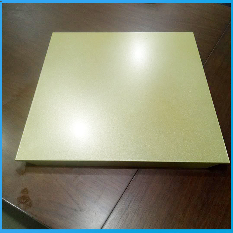 金色铝扣板600*600mm金属方板厂家批量供应
