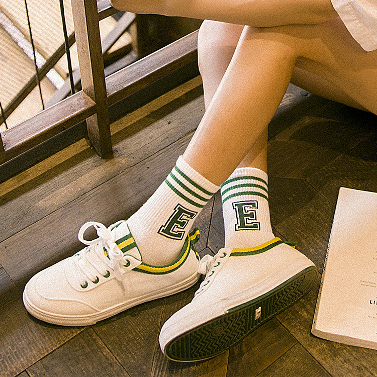 秋冬女士二条杠字母学院风数字短袜条纹运动女袜中筒棉袜产地批发