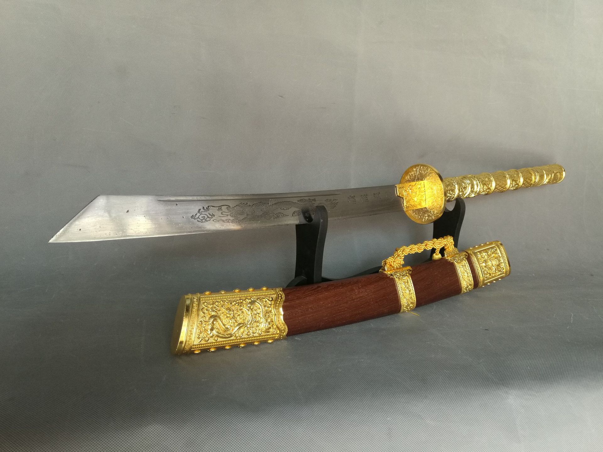 龙泉刀剑 镇宅鸡翅木 金色刻龙康熙战刀 特价厂家直销未开刃