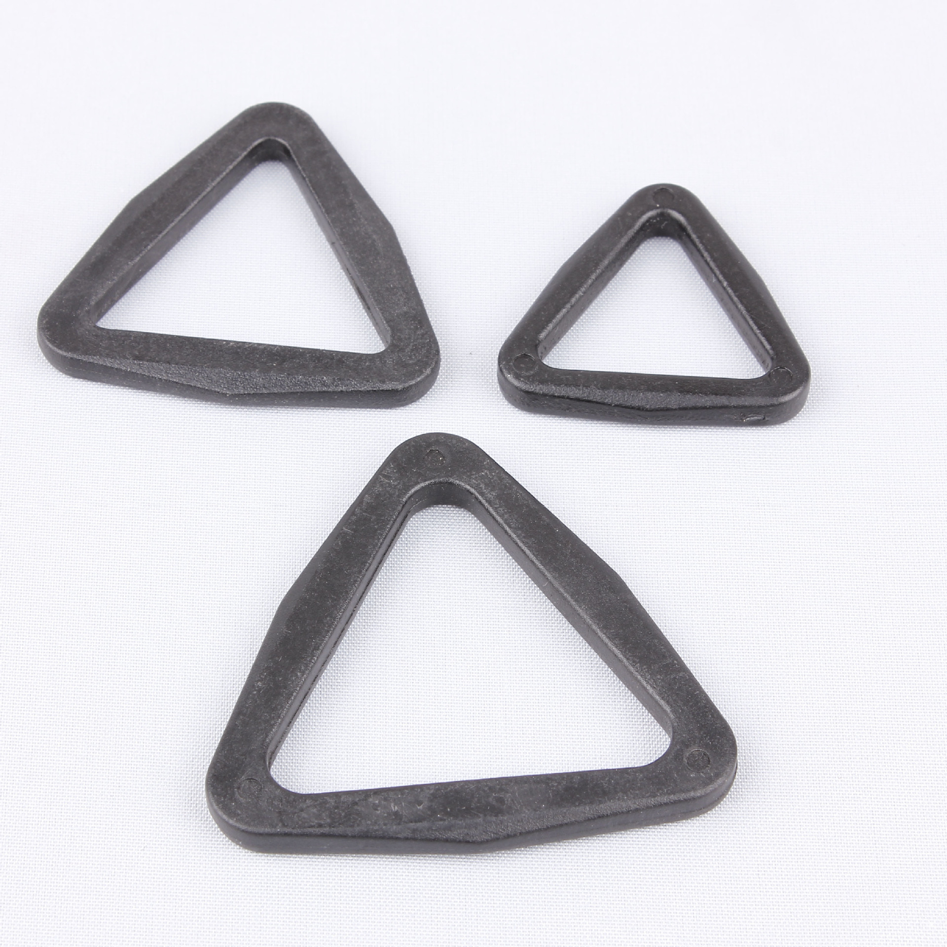 厂家直销箱包用塑料d形环 d扣 不同规格现货供应黑色塑料半圆环扣