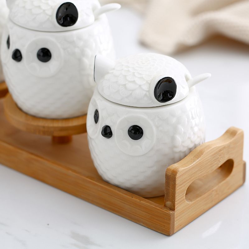 New Owl Sealed Jar Creative Cute Restaurant Kitchen Seasoning Salt and Sugar Ceramic White Seasoning Jar Set