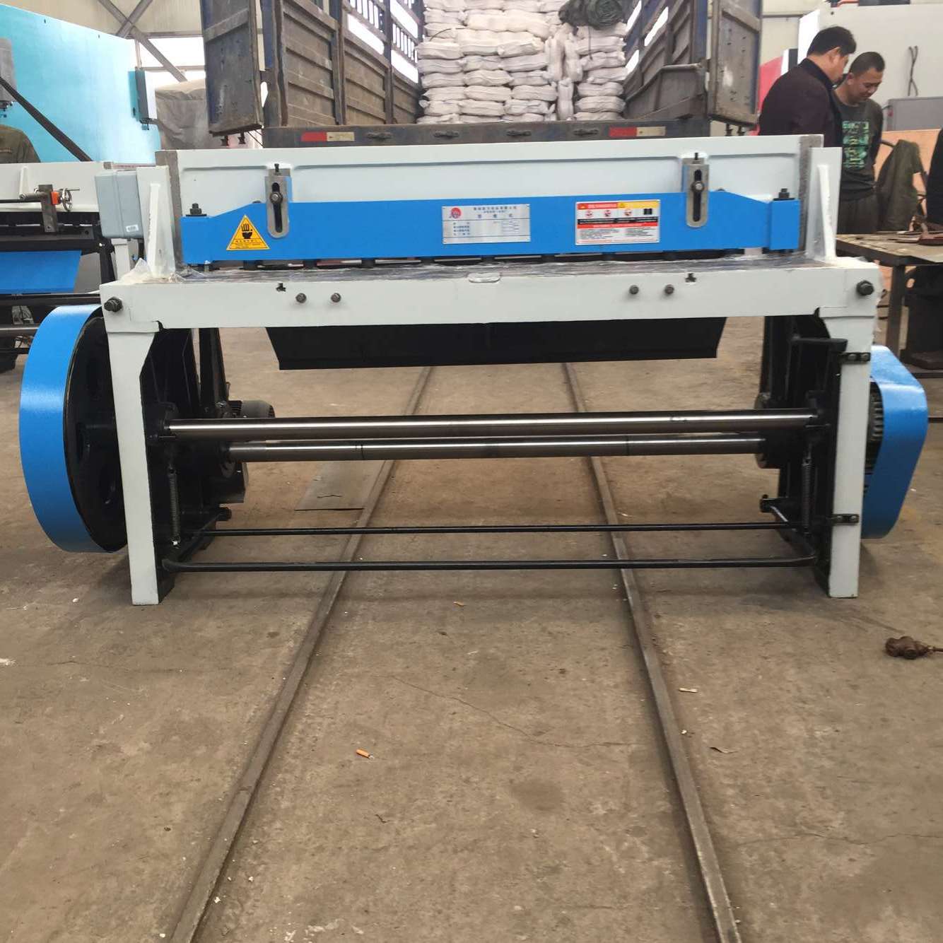 剪板机厂家促销3*1500小型高效机械剪板机脚踏式不锈钢机械剪板机