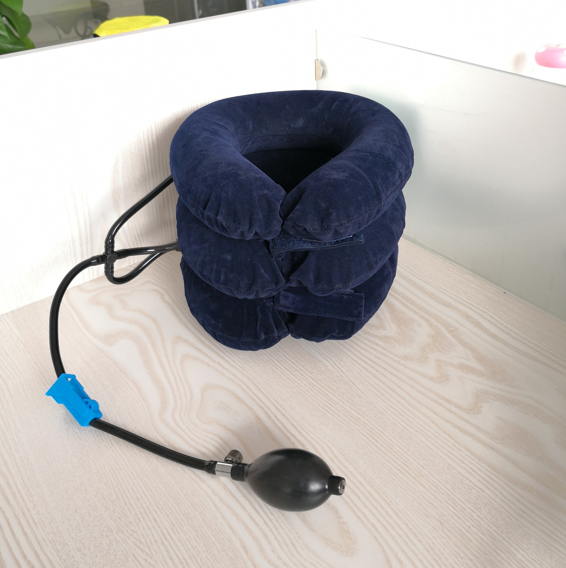 颈椎牵引器 充气颈托 家用便捷式充气颈椎牵引器 颈部抬高颈托