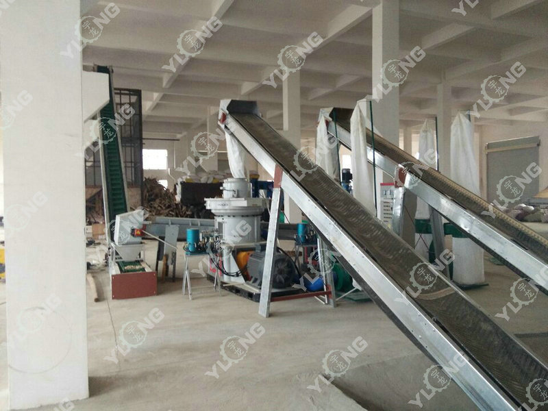 黑龙江客户用90kw造粒机压制桦木木屑