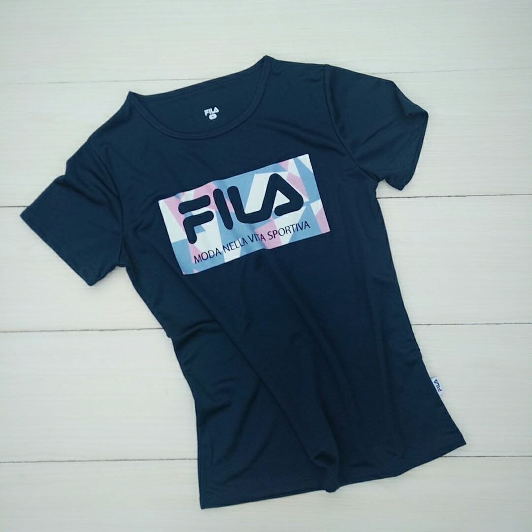 fila分类鞋类主要有日常鞋和慢跑鞋衣服包括有马球t恤棒球衫针织品