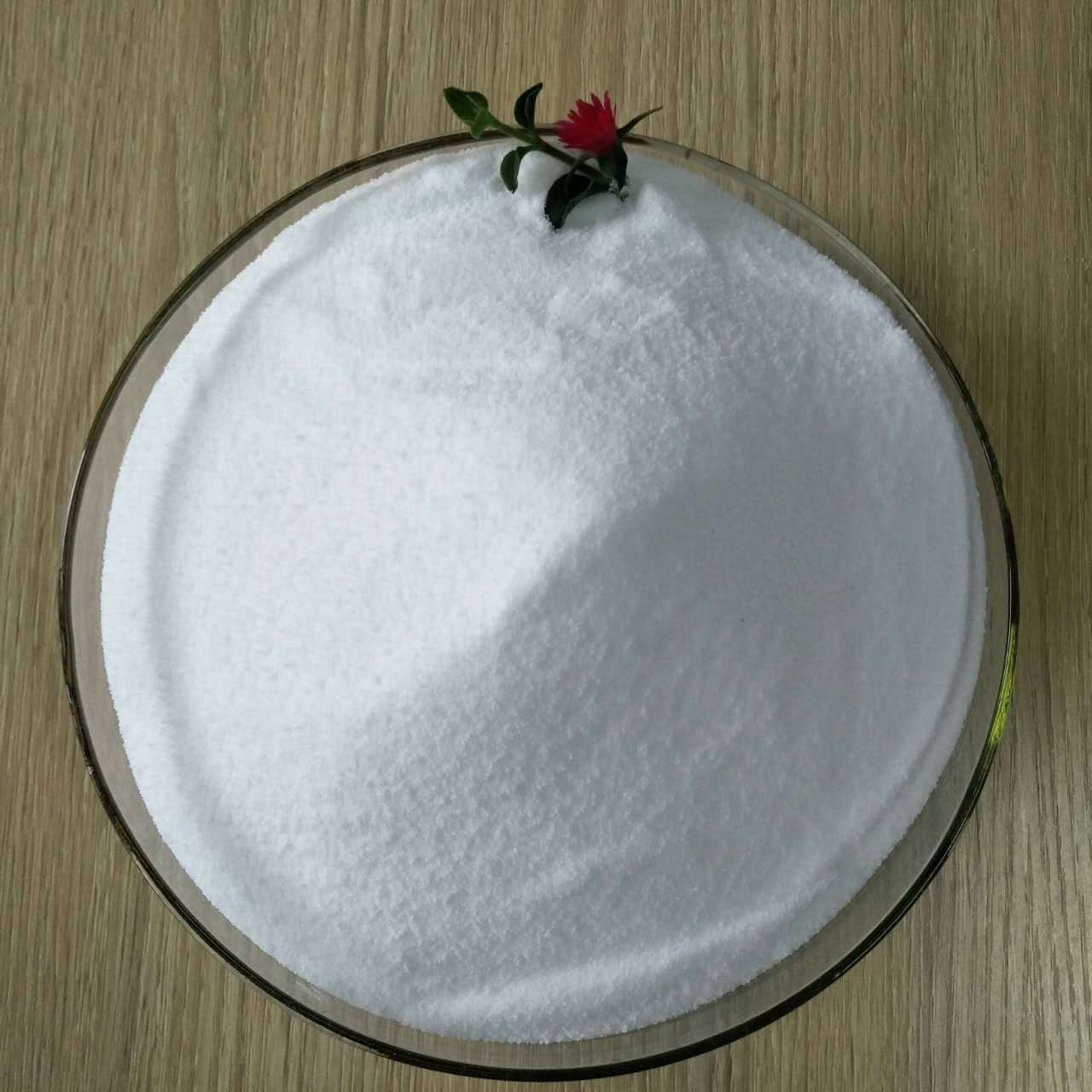 性质与用途:氯化铵为无色结晶或白色结晶性粉末;有引湿性,在潮实哪