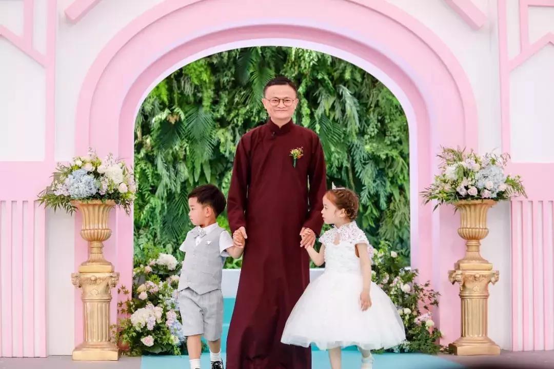 马云当起了证婚人