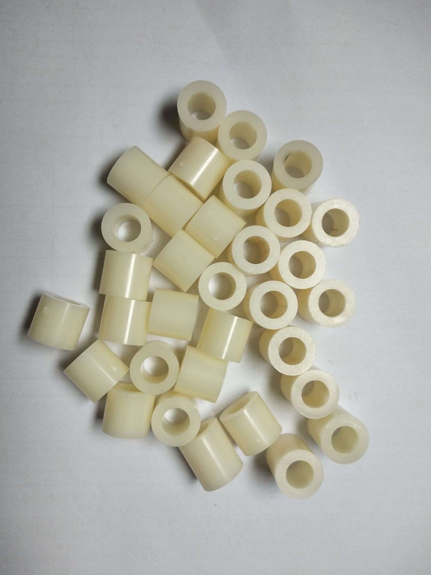 深圳 塑胶电子配件厂家直销优质73*6尼龙直通管柱