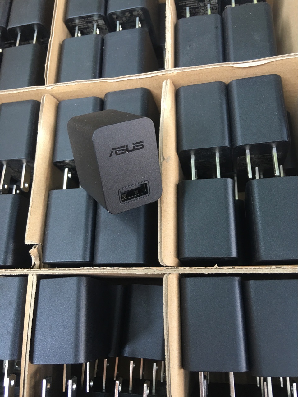 华硕asus手机 zenfone 4 5 6 原装usb充电器 5.2v 1.35a 黑