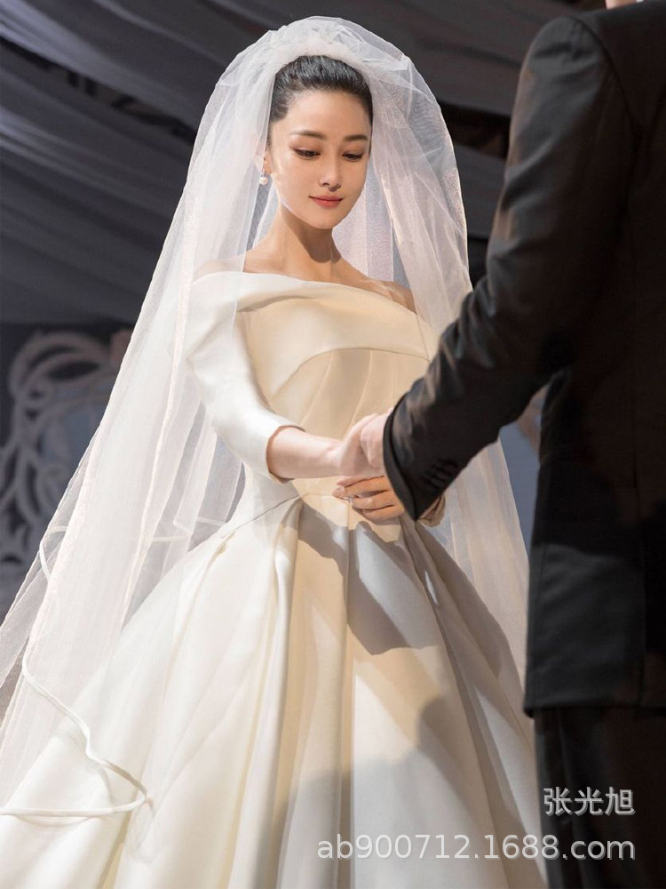 明星张馨予结婚礼同款头纱简约缎布包边缎面婚纱超长拖尾推荐搭配