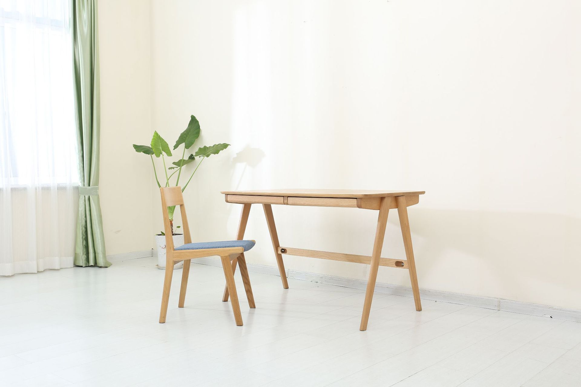 北欧简约斜腿书桌现代橡木实木写字台办公书桌木质电脑桌书房家具