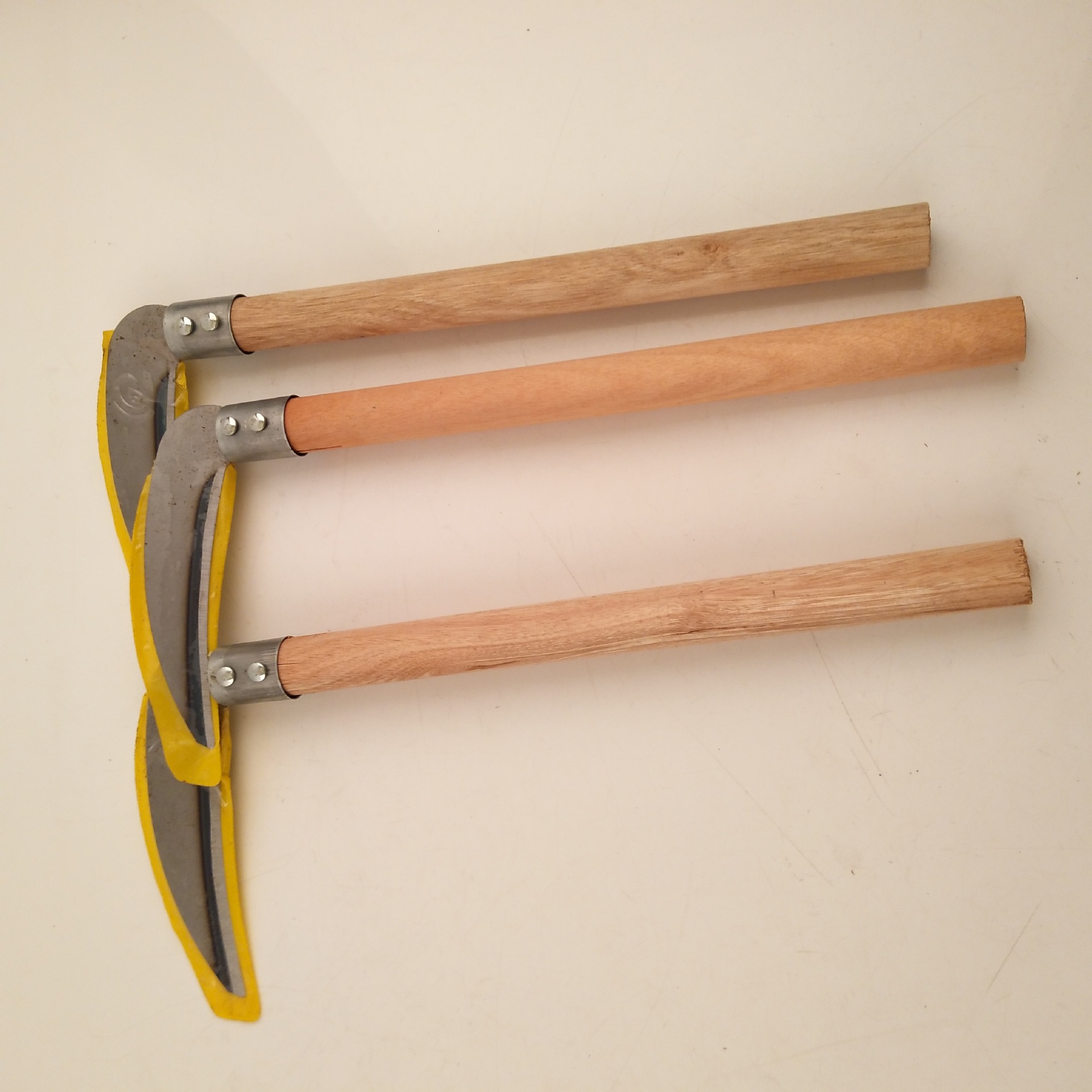 2元批发 处理菜园镰刀 收割工具 镰刀 两元农用五金 厂家销售