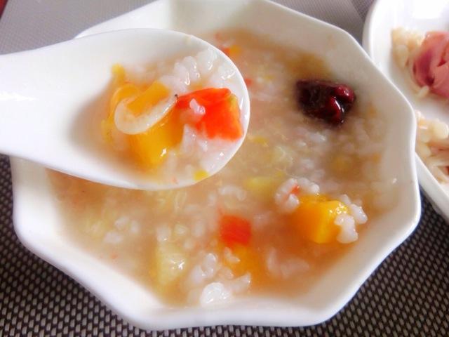 特色 营养价值: 苹果 - 一只中等大小,未削皮的苹果可提供3.