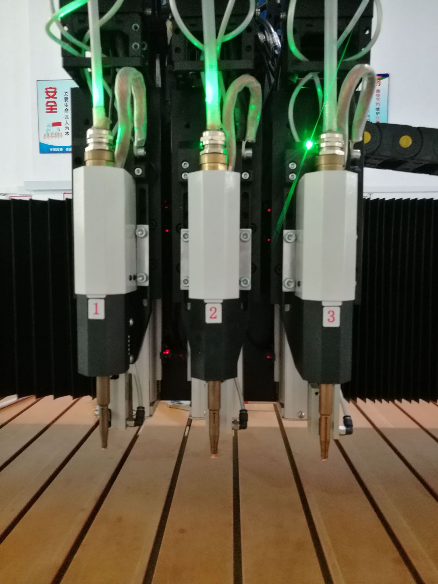 深圳自动种钉机厂家|深圳自动种钉|螺母柱自动种钉机