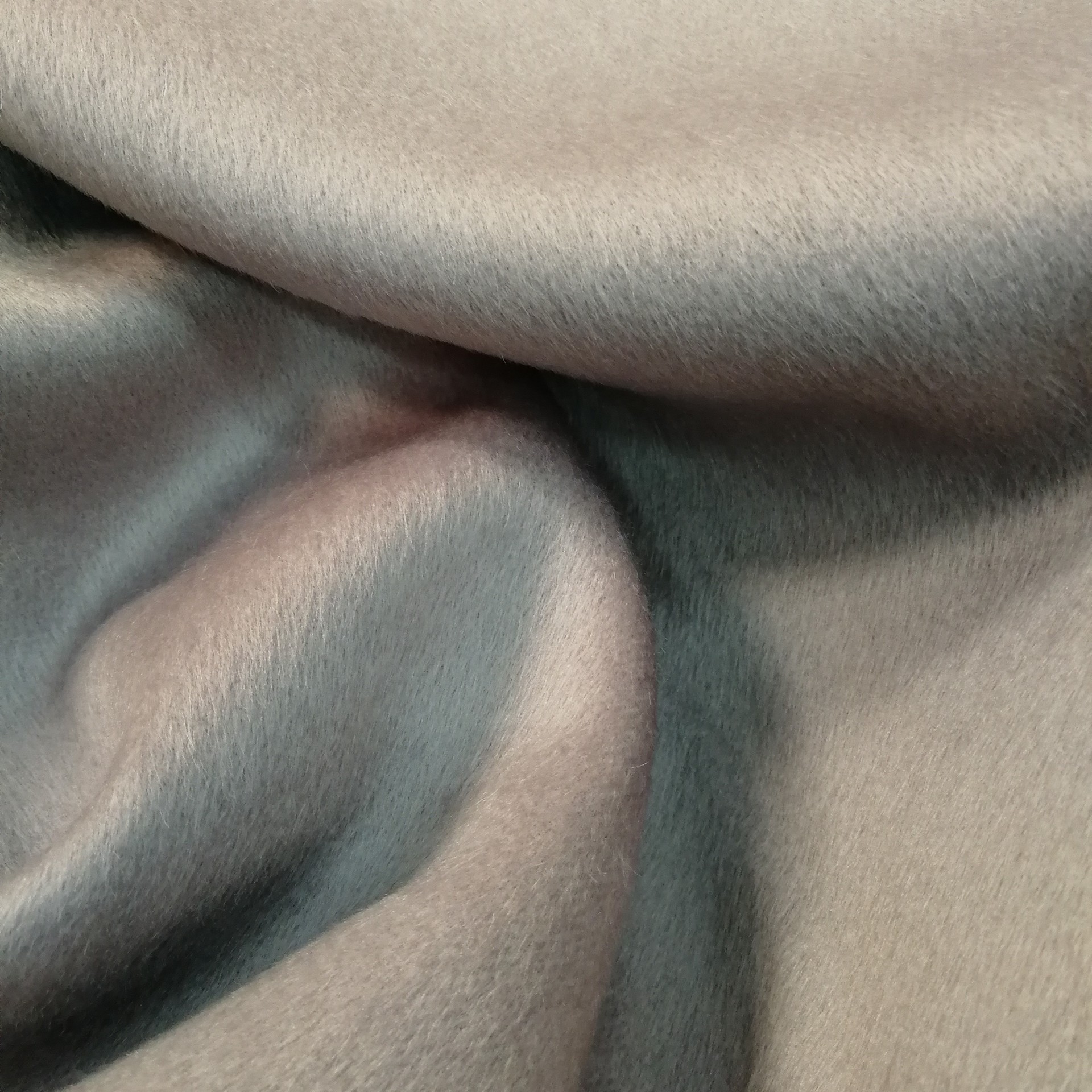 厂家批发 双面加厚长毛阿尔巴卡羊绒面料 秋冬女装棉服毛呢面料