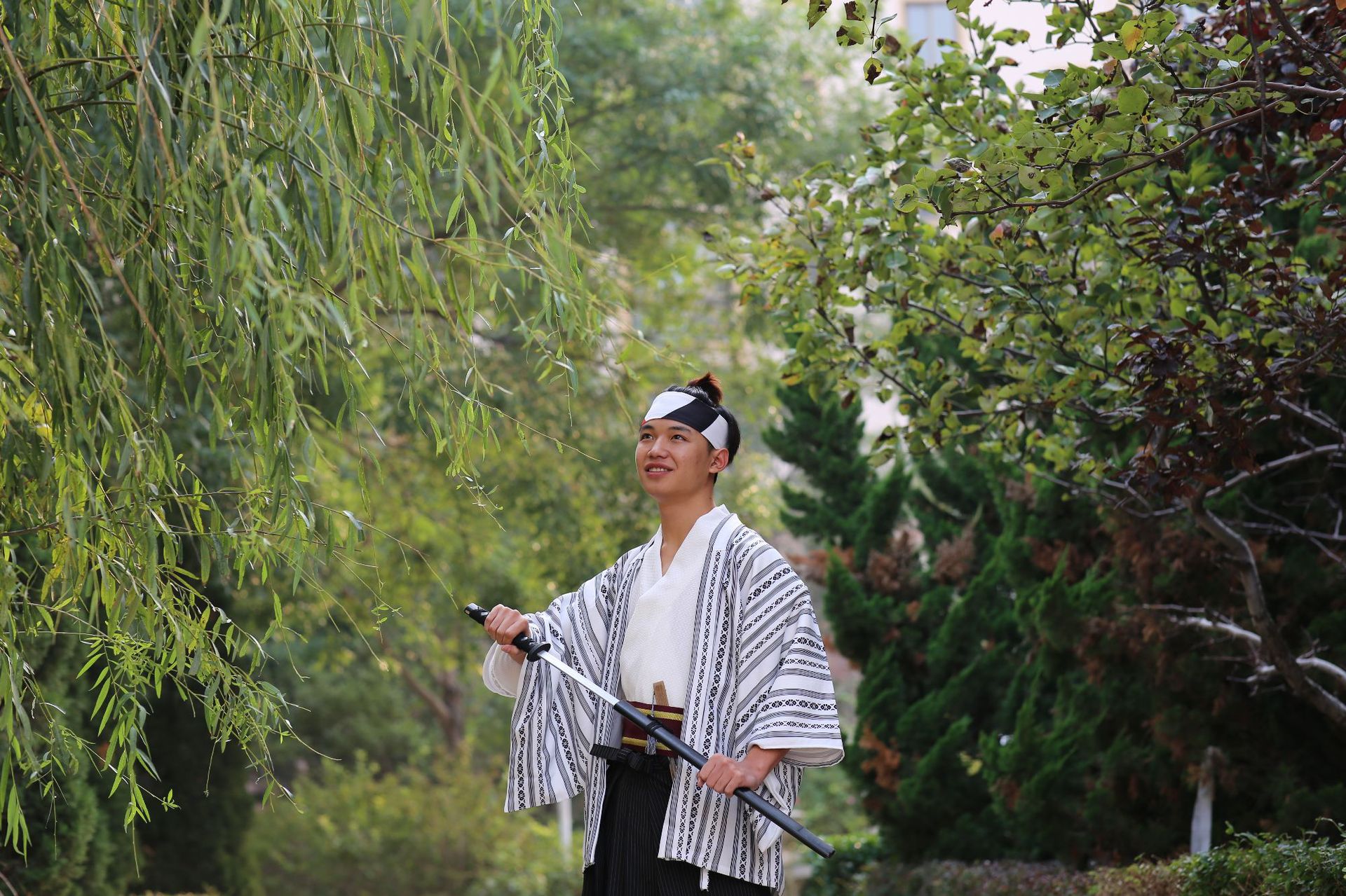 1 羽织外套 2  白色和服 3 裤裙 4 腰带  5 假领衬领衿   6  木屐