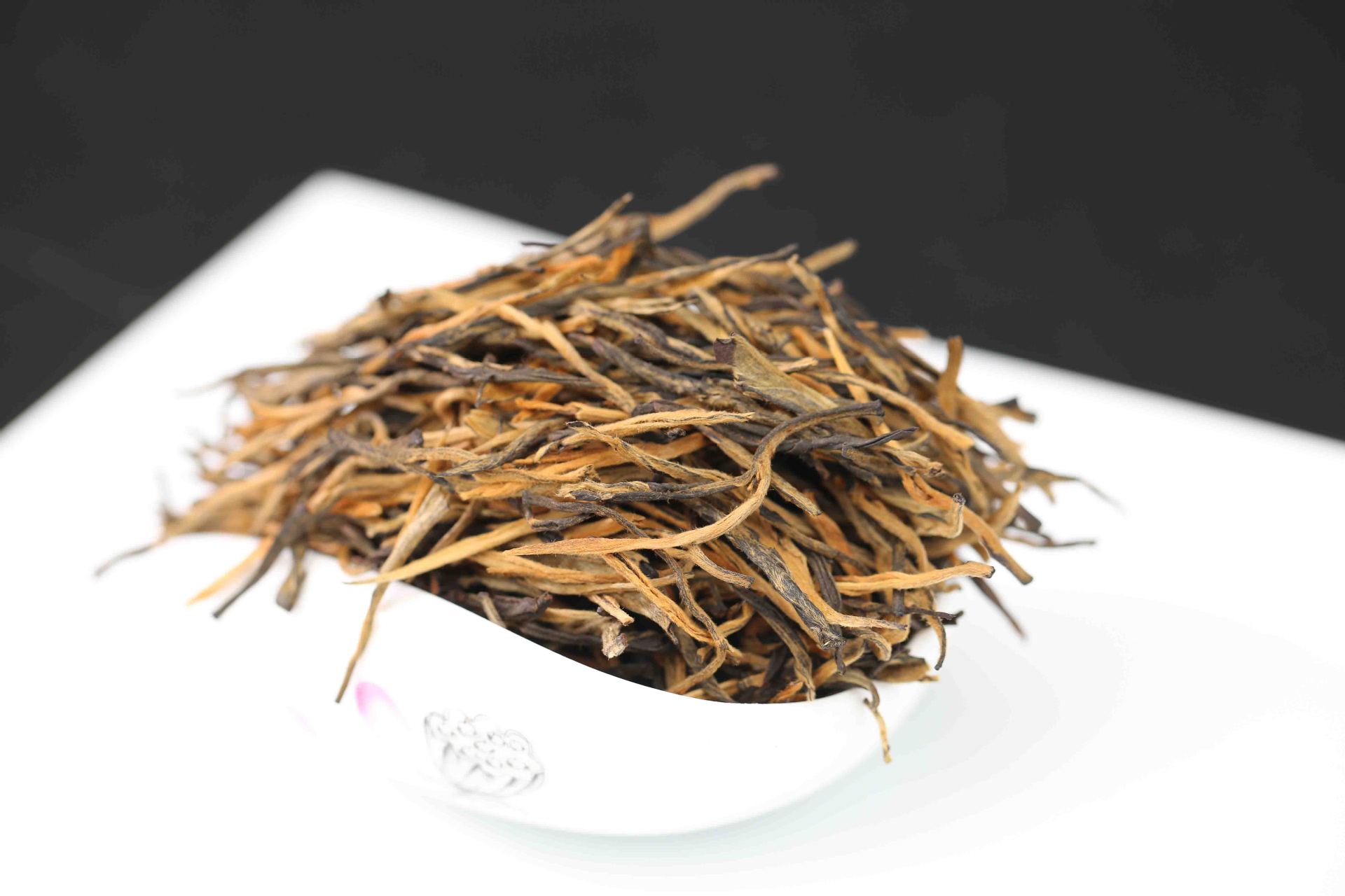 2018云南凤庆滇红松针500g散装馥郁蜜香大金针功夫红茶批发松针茶