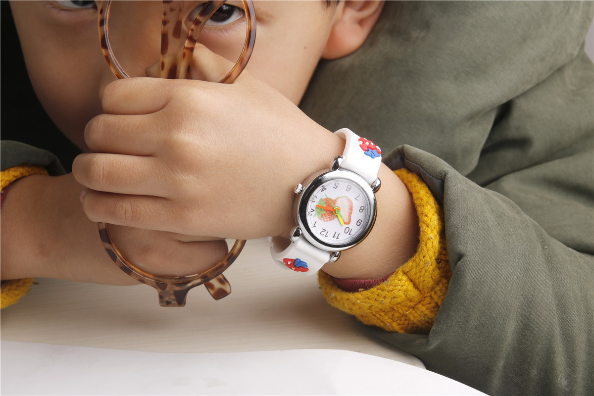 厂家直销创意动漫儿童手表批发韩版圆形小表盘学生时尚硅胶手表