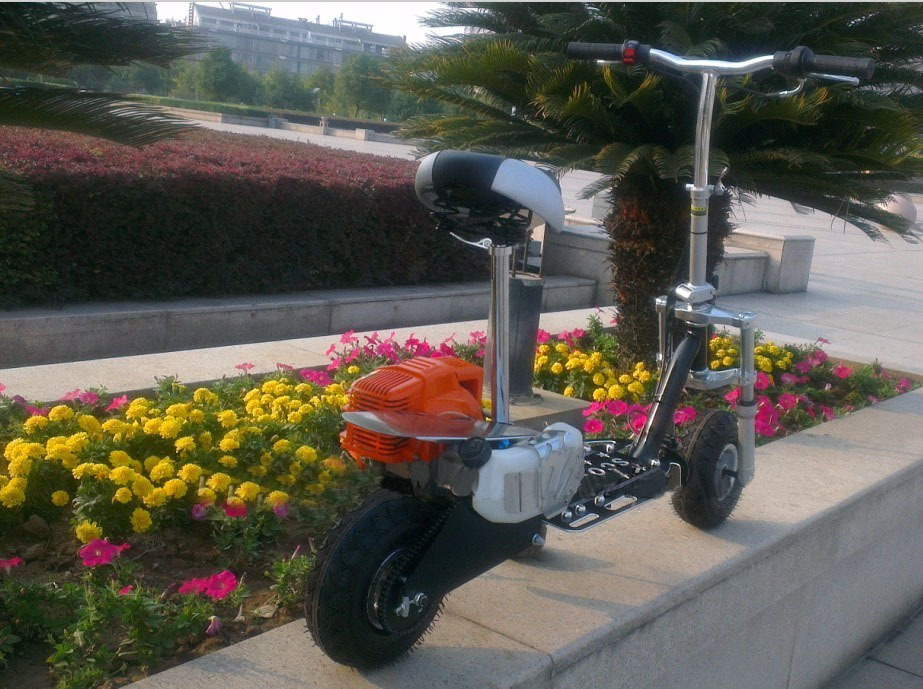 迷你汽油滑板车 汽油踏板车 汽油冲浪休闲摩托车 摩托车