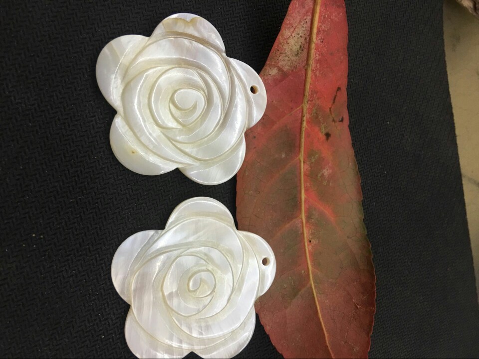 厂家直销 43mm天然贝壳花贝壳梅花烙雕手工雕刻制作贝diy饰品