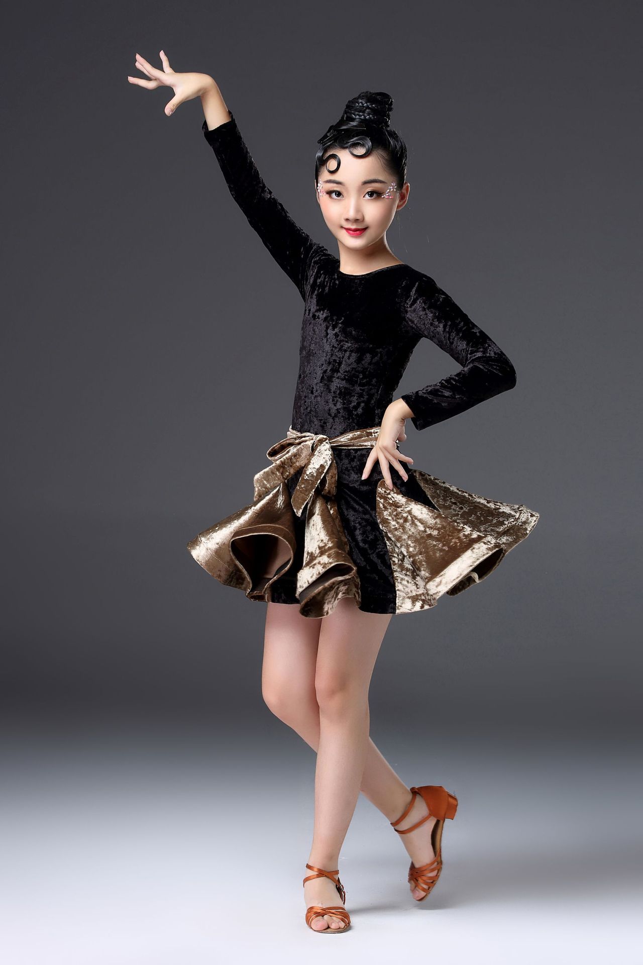 拉丁舞服装演出服儿童秋冬季舞蹈服女孩跳舞练功服少儿比赛表演服