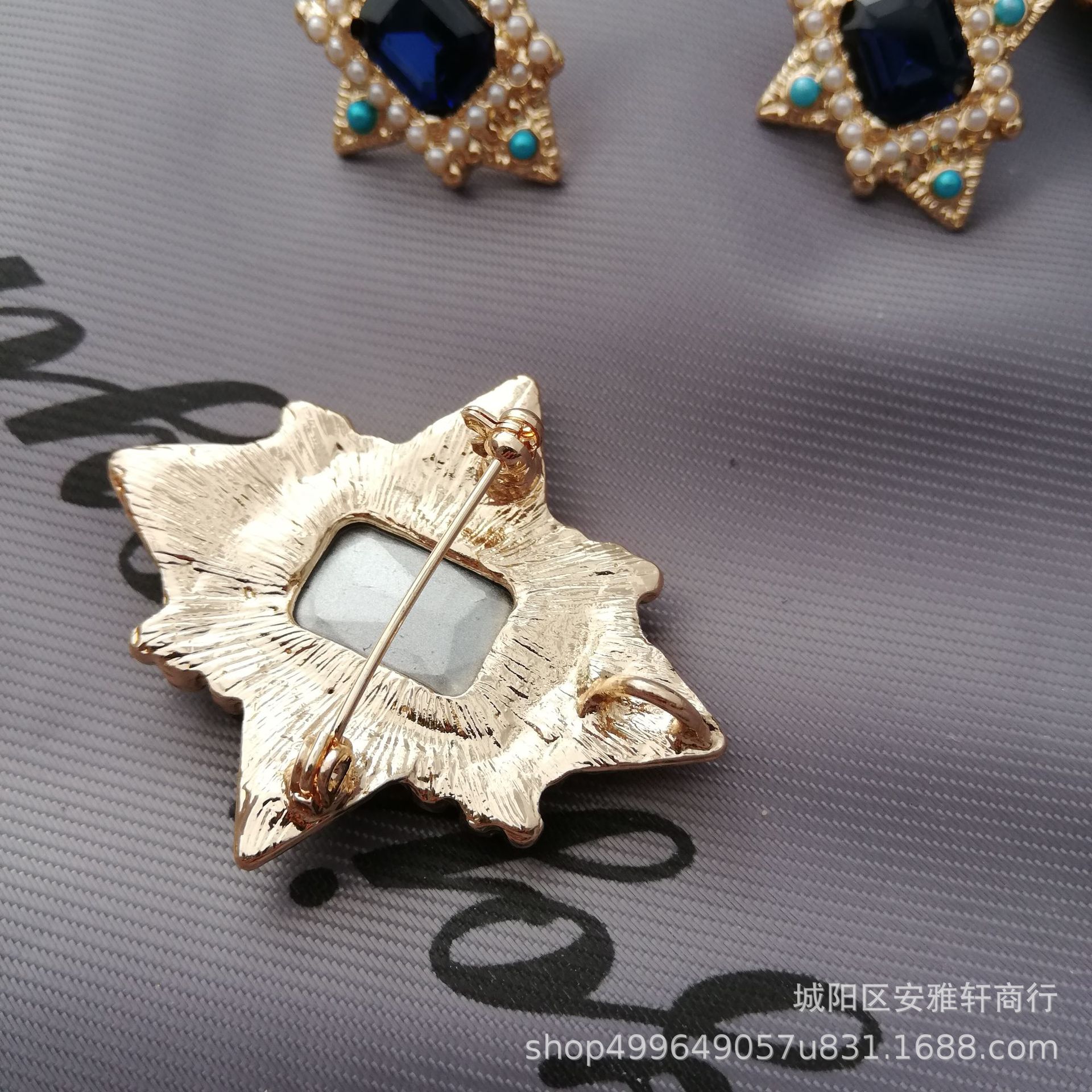 定制欧美古董蓝宝石珍珠胸针项链坠耳钉耳夹复古套装厂家供应