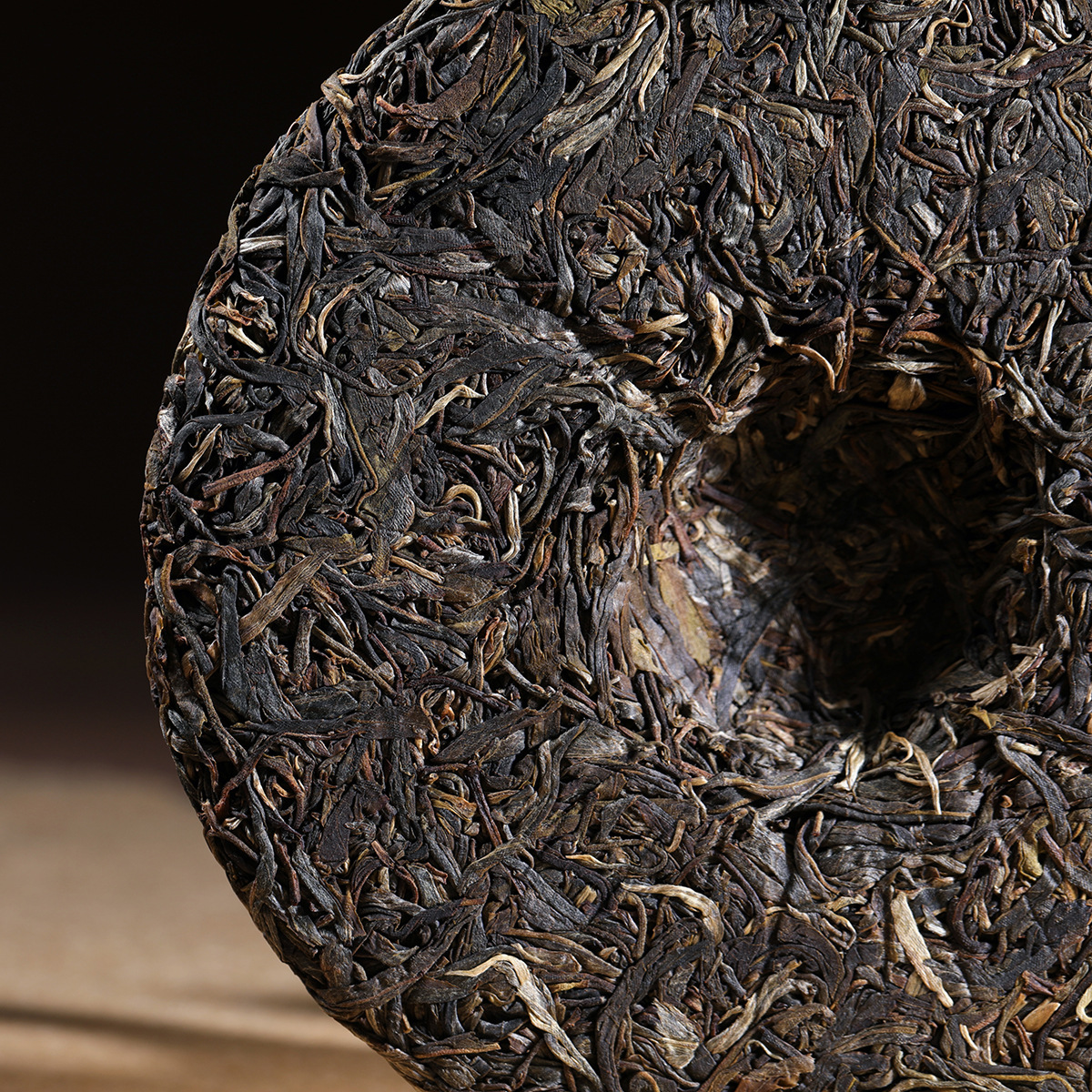 批发 云南 老班章普洱茶生茶饼 2016 头春 古树纯料357g 产地货源