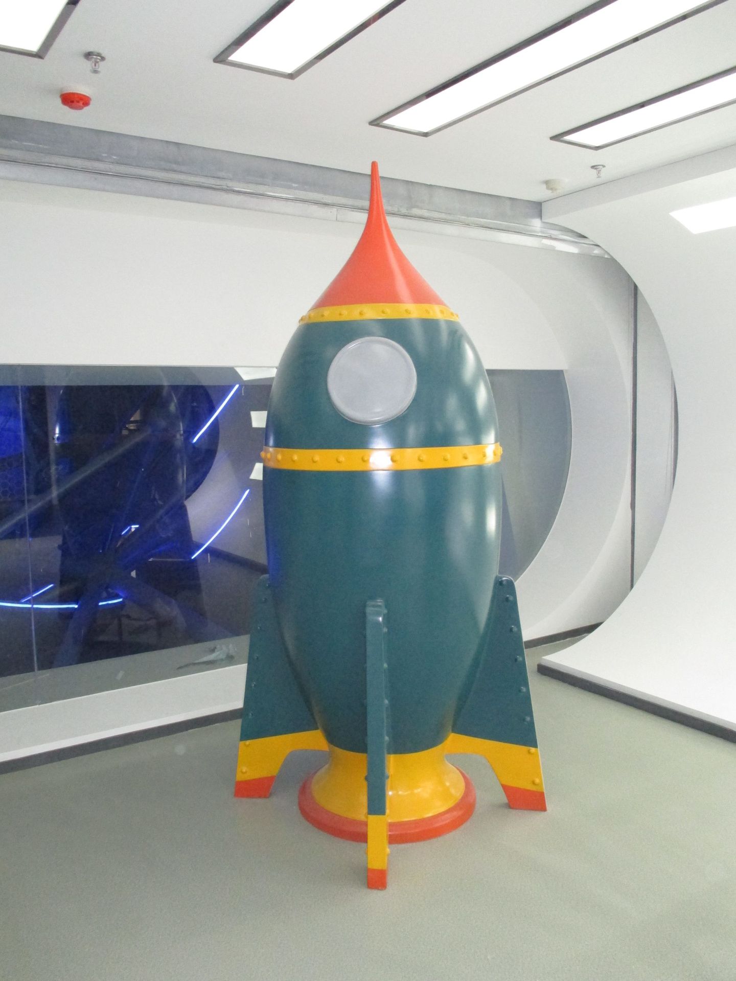厂家定制玻璃钢外壳异形汽车大巴车飞机火箭模型外壳玻璃钢定制