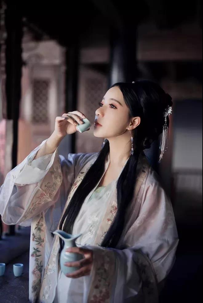 徐志摩:爱是水墨青花(真美!