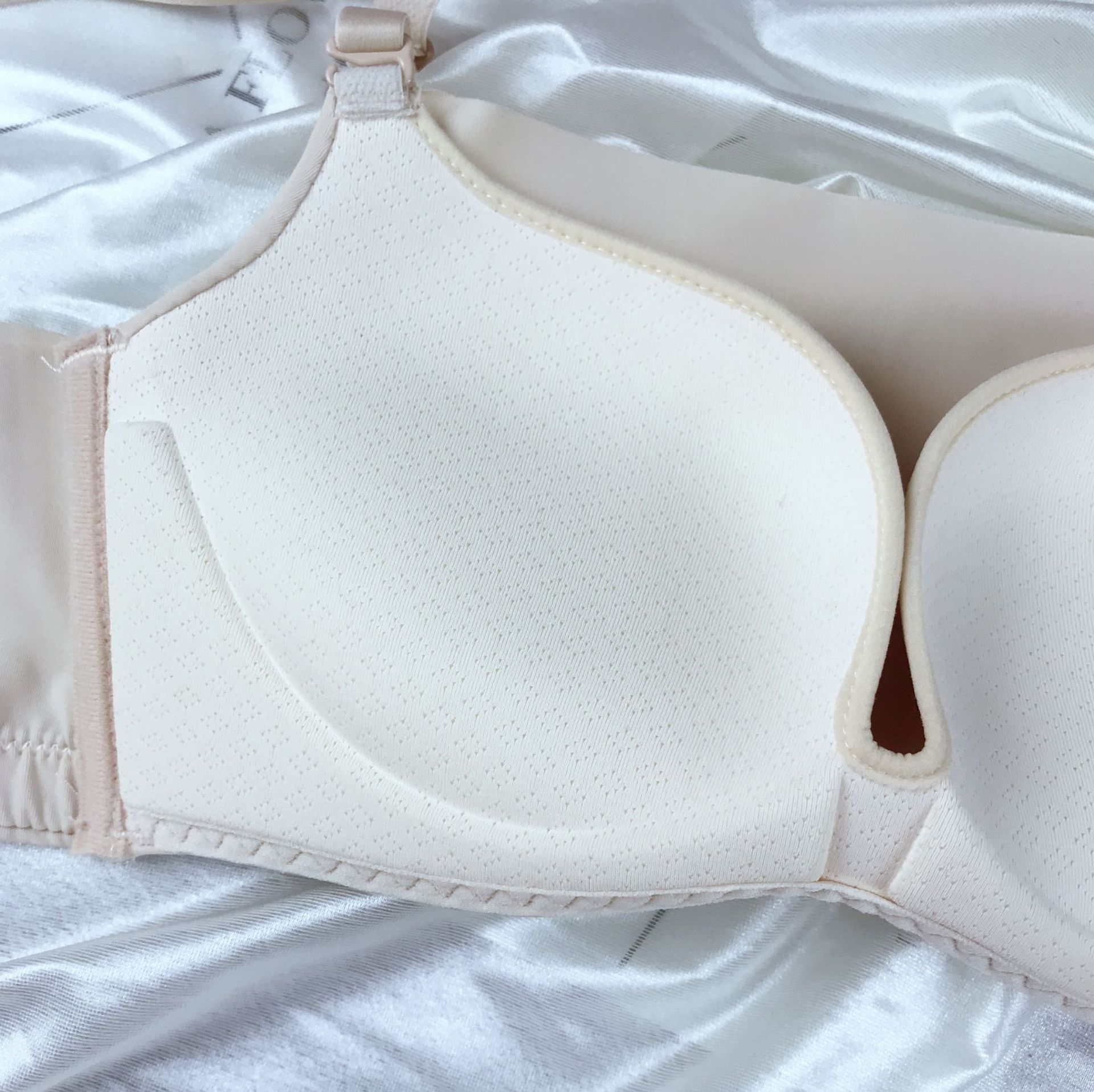 无钢圈舒适抹胸透气无痕光面云感文胸内衣防走光欧美日系胸罩