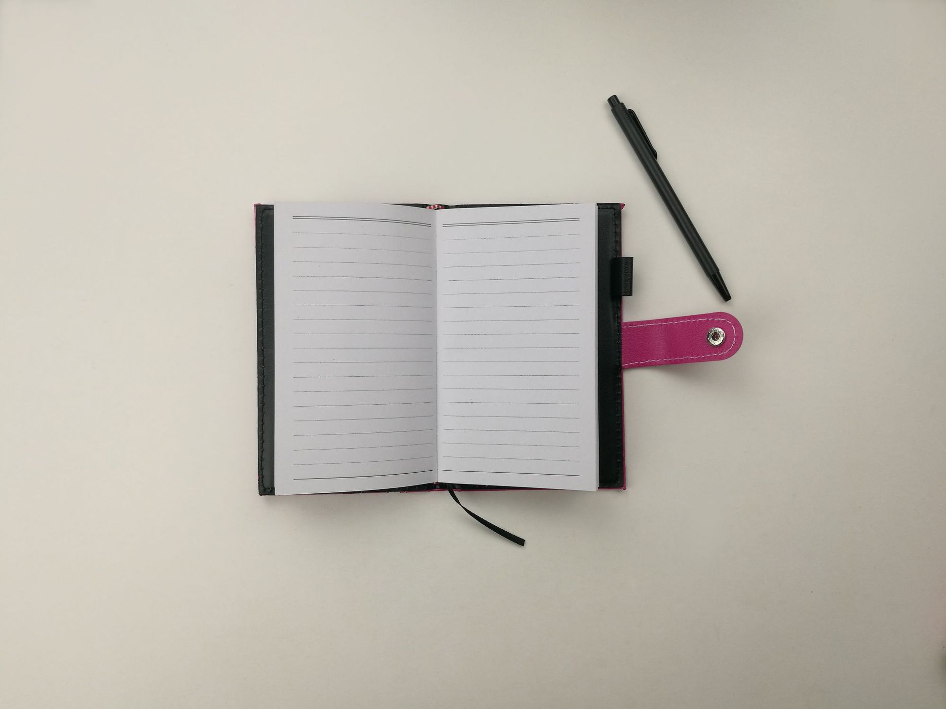 纸面印刷拼接仿皮小本子a6便携带扣子笔插记事本外贸可出口定做