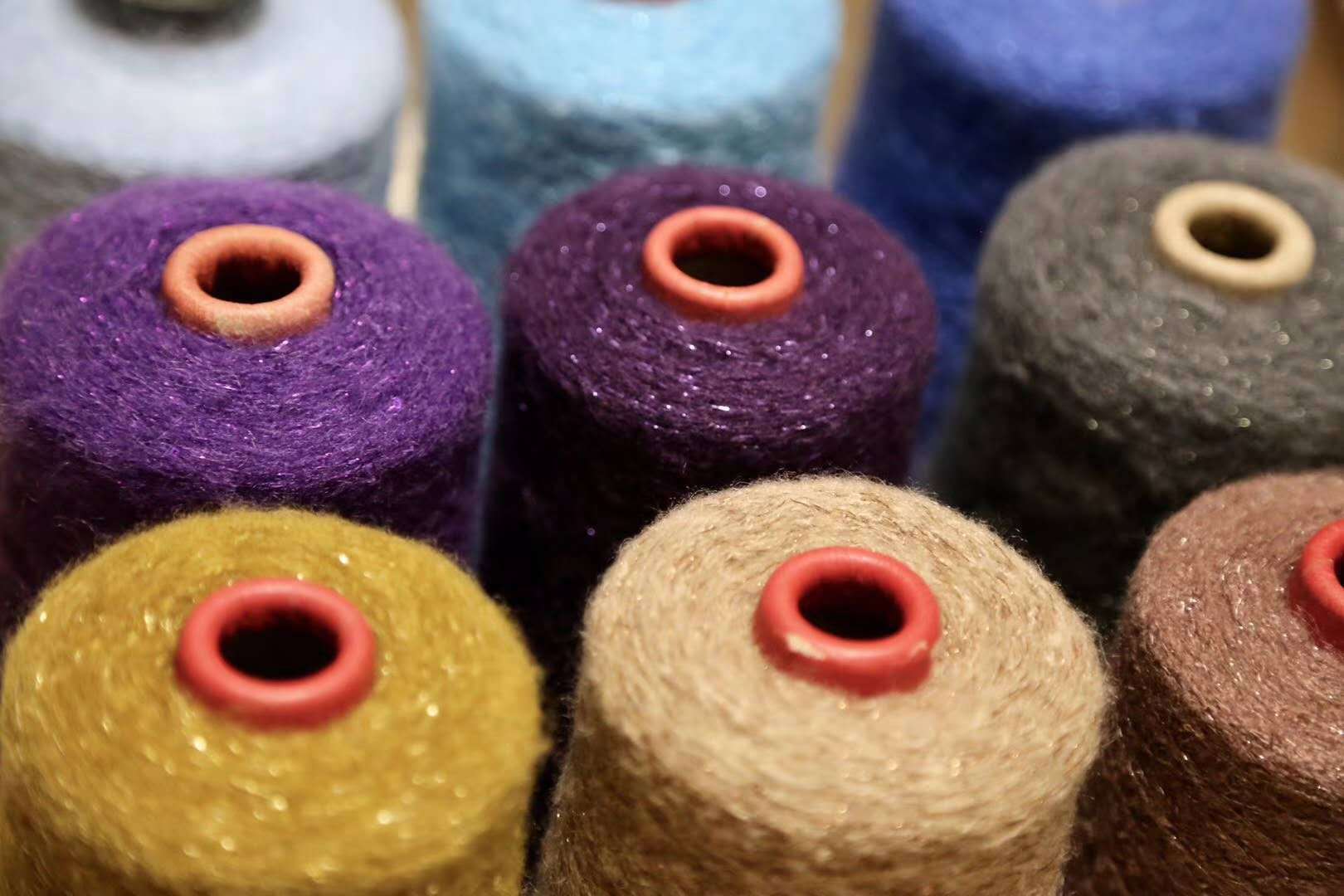 15/1nm 64%腈纶29%尼龙7%羊毛 银线 珠片 珠片起毛纱 拉毛纱