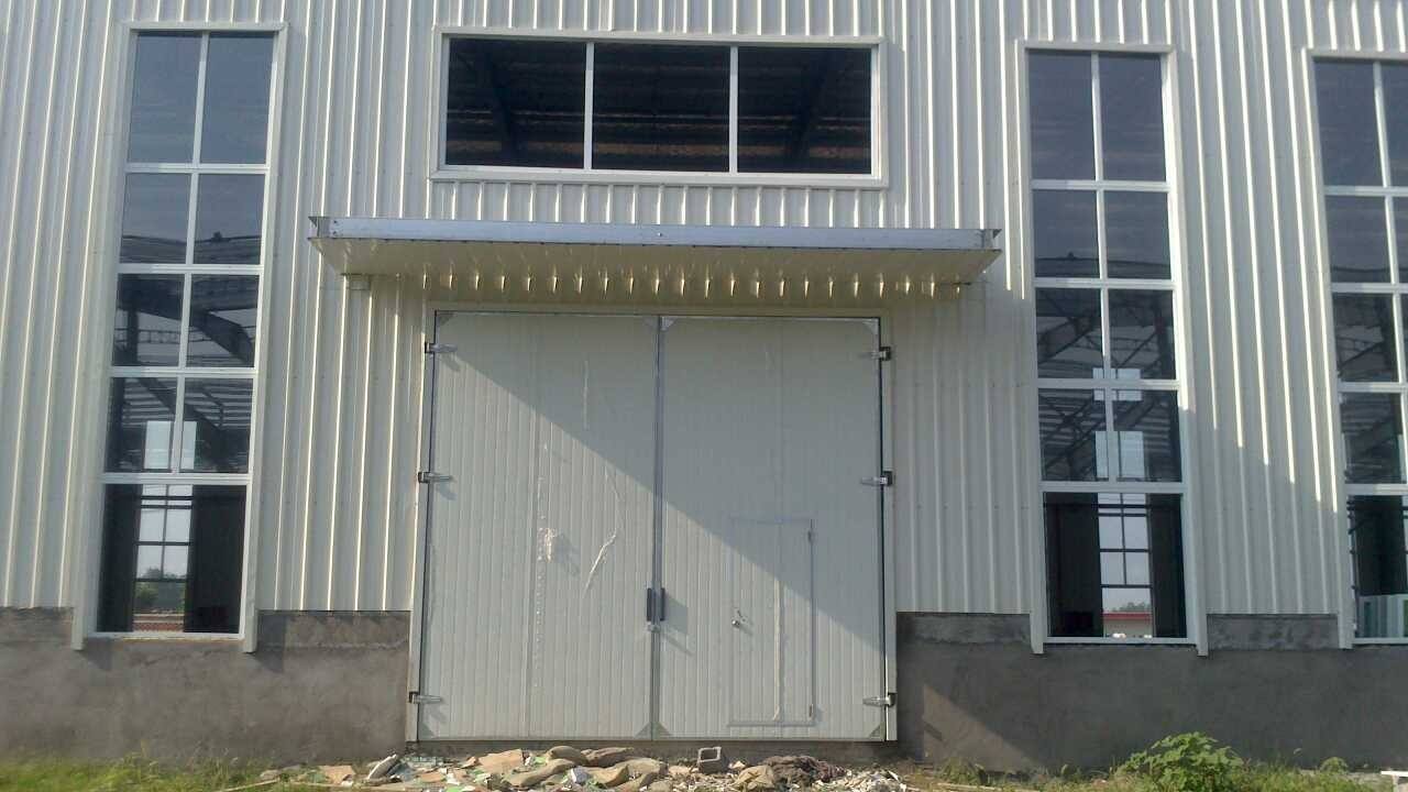 工程实景图 保温钢大门 平开钢大门 钢质保温门 钢制平开保温门