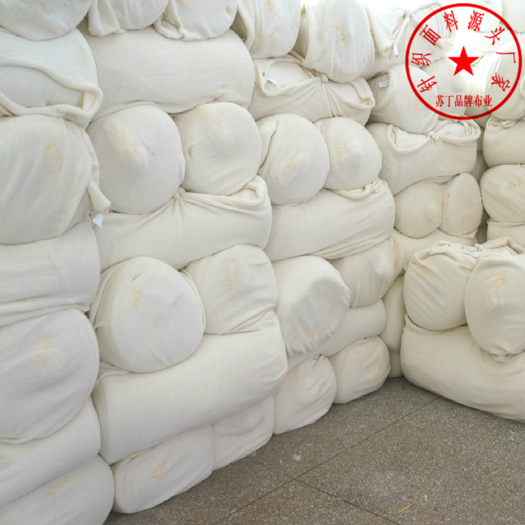 坯布可分为毛坯和光坯,毛坯就是指从织机上下来未经漂染处理的坯布,而