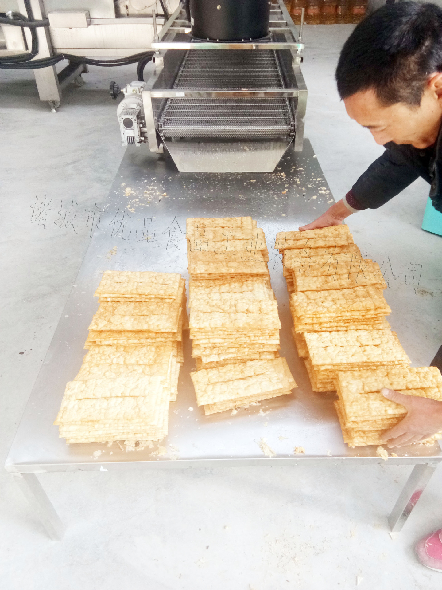 厂家生产煎饼果子薄脆油炸机 热销麻叶子全自动油炸成套设备