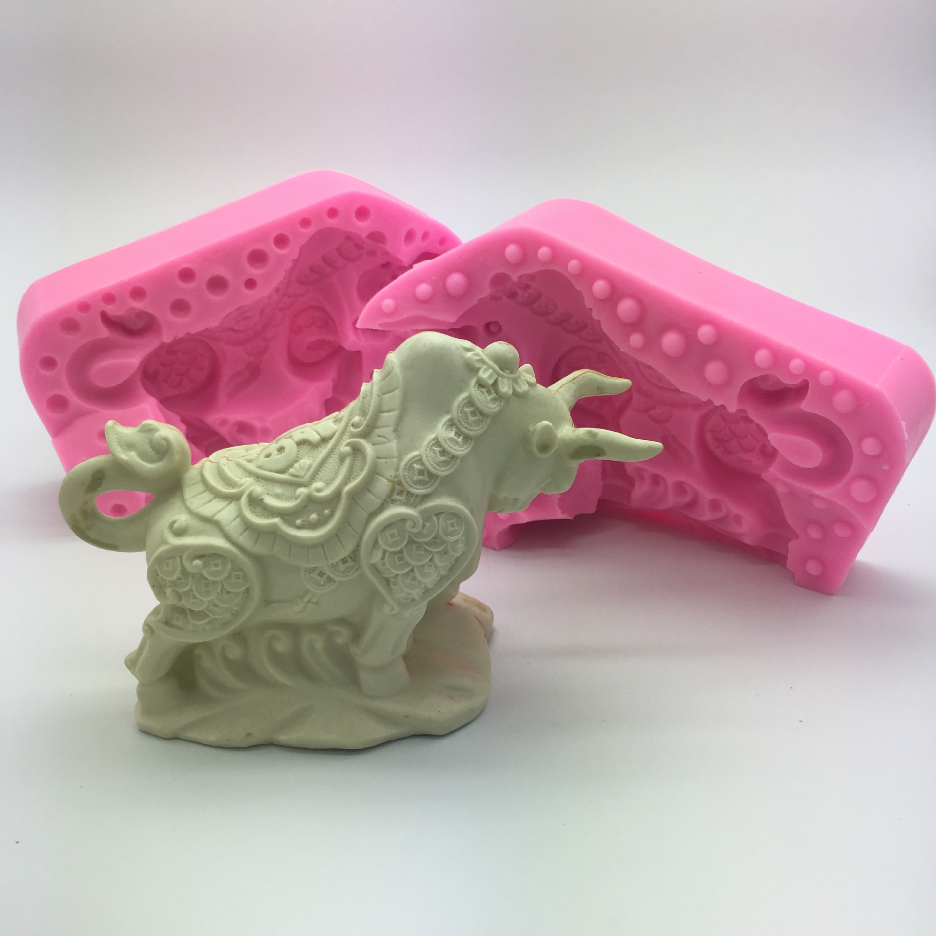 厂家直销diy蛋糕动物牛雕像液态翻糖模具 手工皂模具开模