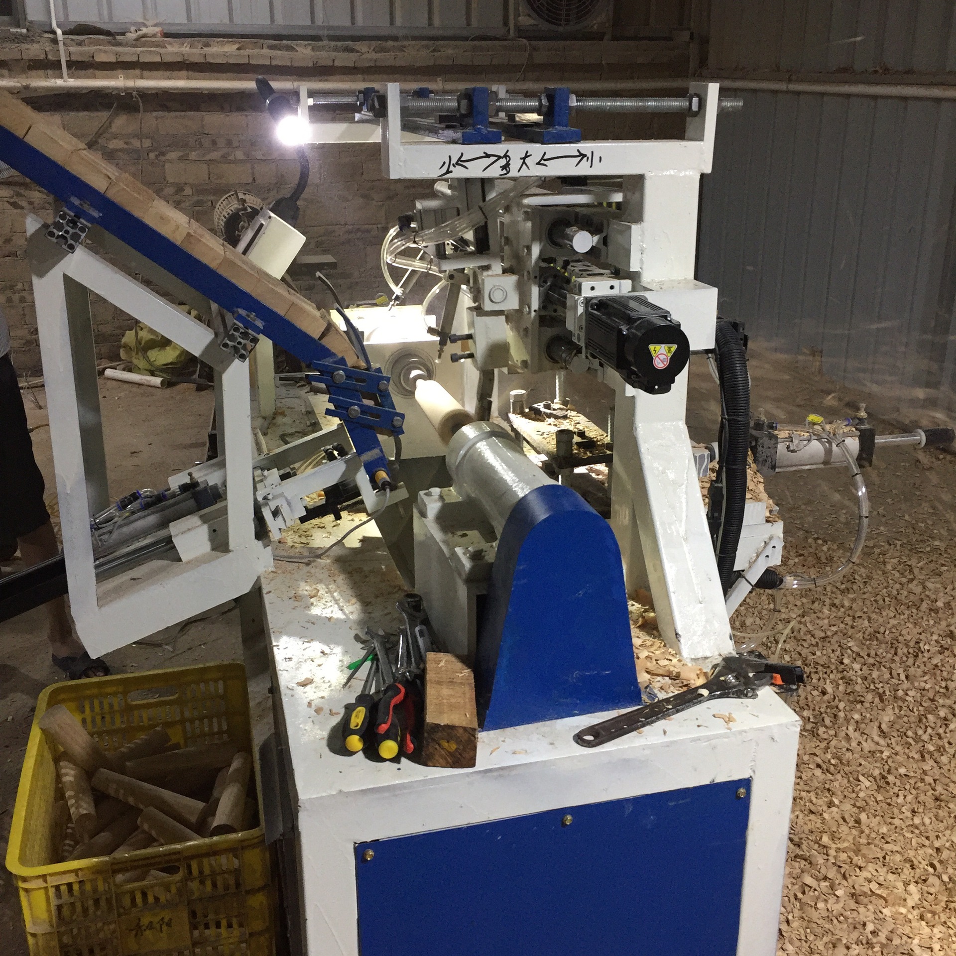 钻德快全自动木柄成形机**木腿机器长木腿数控车床葫芦型