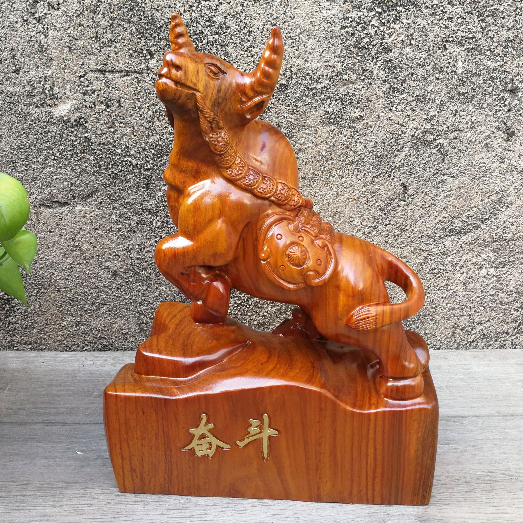 33cm奋斗牛黑檀木雕工艺品摆件 实木雕刻礼品