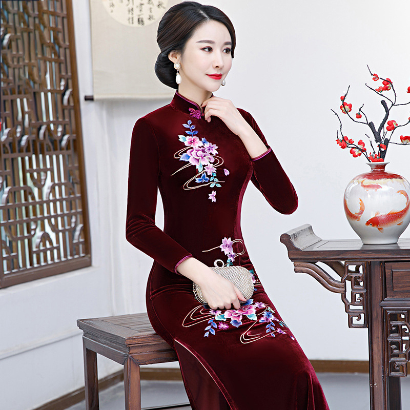 2020春秋新款金丝绒旗袍长款修身保暖长袖复古刺绣妈妈装宴会旗袍
