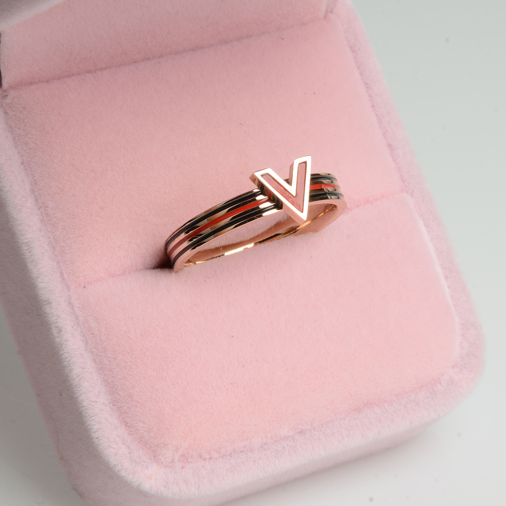 欧美潮流热销戒指v字钛钢戒指环thin blue line红线蓝线火警戒指