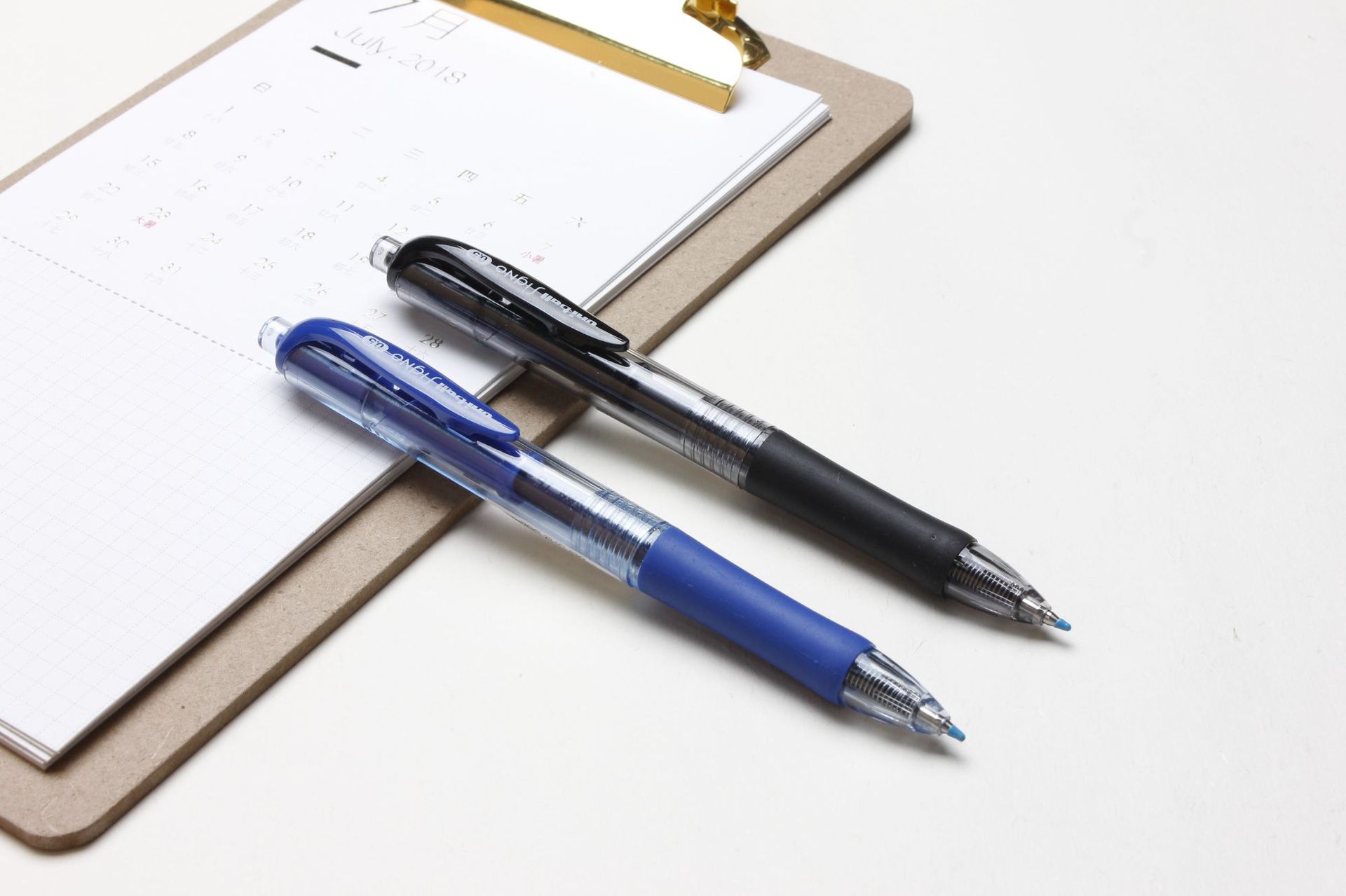 三菱日本进口水笔 三菱umn-152水笔按挚按动三菱中性笔 0.5mm