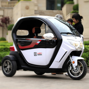 飞诺豪华半封闭时尚电动三轮车跑车图片城市三人车休闭代步车摩托